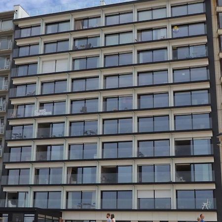Studio 405 Op Zeedijk Met Frontaal Zeezicht 4De Verdiep Middelkerke Exteriör bild