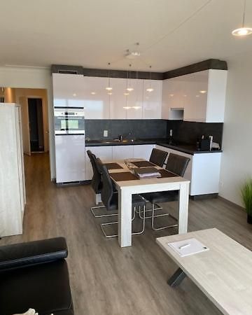 Studio 405 Op Zeedijk Met Frontaal Zeezicht 4De Verdiep Middelkerke Exteriör bild
