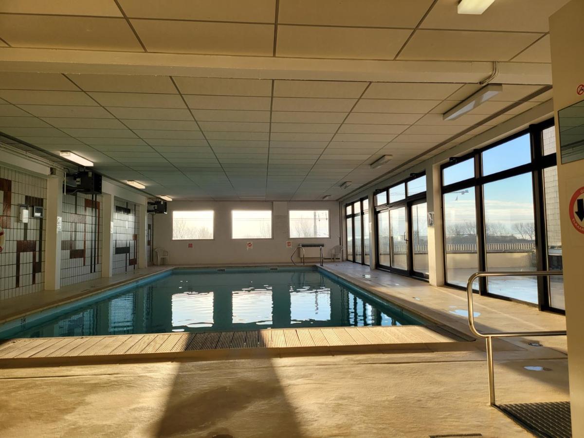 Studio 405 Op Zeedijk Met Frontaal Zeezicht 4De Verdiep Middelkerke Exteriör bild